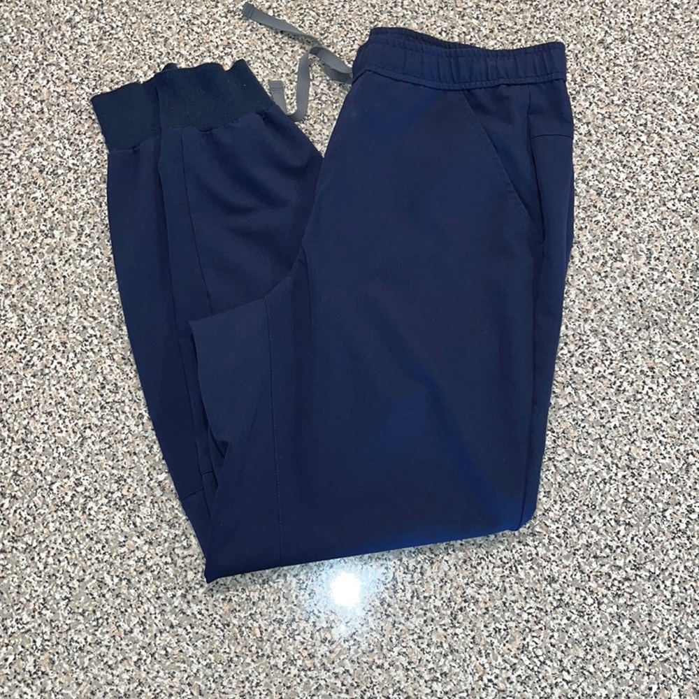 Mens figs jogger scrub bottoms. Navy. Large